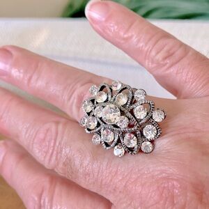 Women’s gorgeous Ring, size is adjustable, from 7-9. Silver plated, round cubic